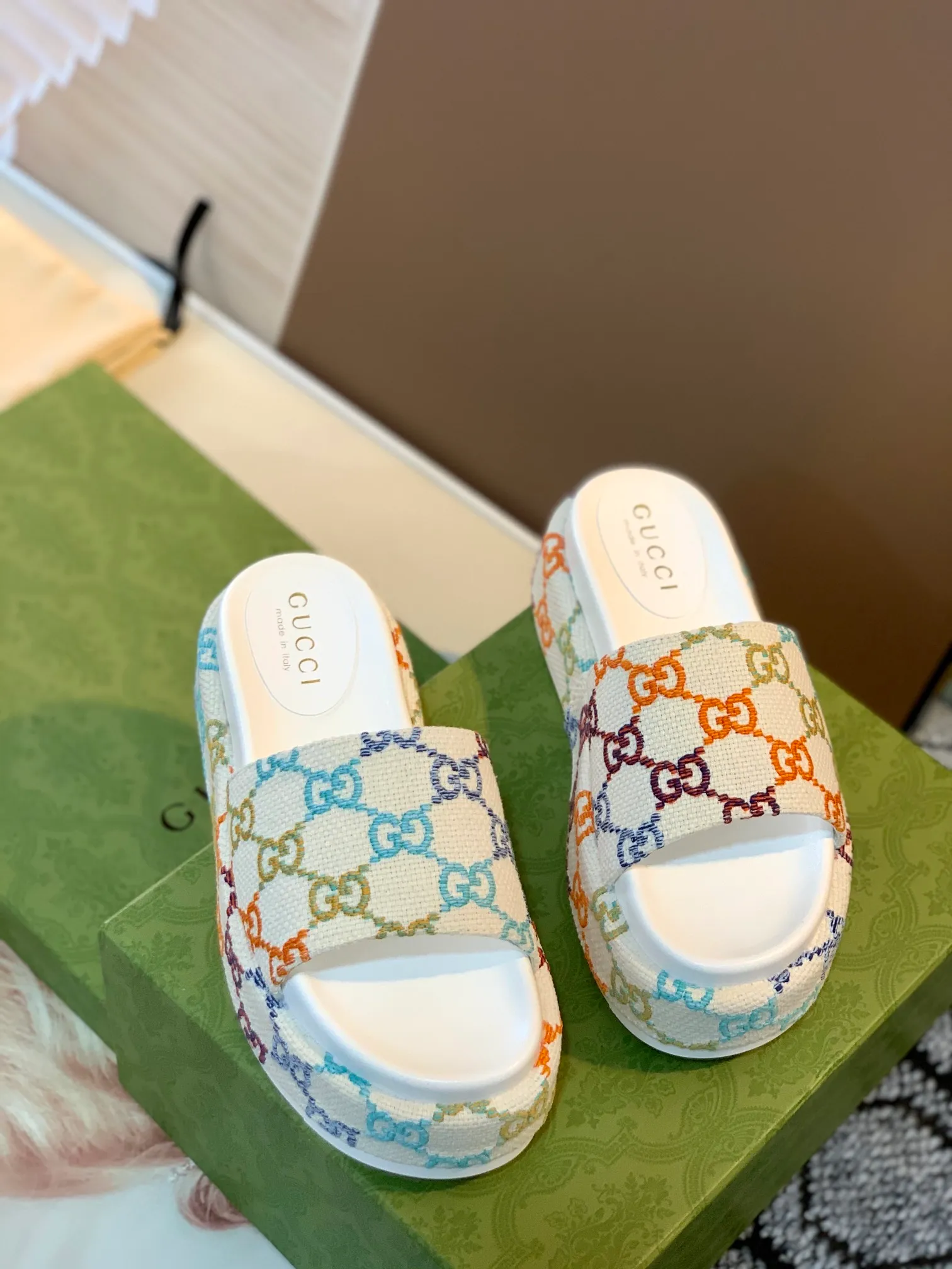 👟👟Ex-factory price 360👟👟 Women's Shoes Women's Clothing Gucci North Face Collaboration 2022/Spring and Summer New Couple Style Electric Embroidered Thick-soled Slippers are now available. Series —————————————— Perfect interpretation! The original development supports any comparison in the market! Carefully crafted materials! Months in the making! The pattern is extremely beautiful! Unique charm. The fabric is made from the original one-to-one ratio! Flash sale market free version! The thorn lines and three-dimensional effect are full! High-end and high-end ꫛꫀꪝ Go➫ Materials: ❶Upper: Double G electric embroidery environmentally friendly washed denim fabric ❷Foot pads: imported sheepskin ❸Outsole! Original outsole ........................................ ♡Size: 35-43